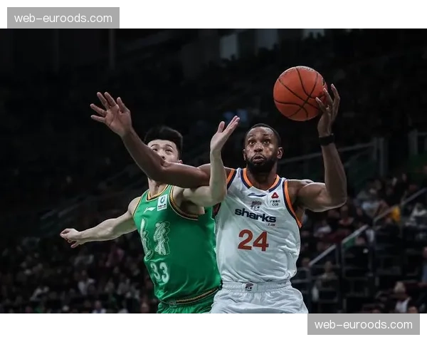 上海久事助攻率提升至54% 团队篮球打法成效显著 上海久事助攻率提升至54% 团队篮球打法成效显著