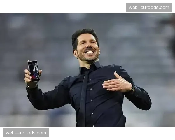 战术板:西蒙尼马竞中场新援巴埃纳在体系中的角色定位 战术板:西蒙尼马竞中场新援巴埃纳在体系中的角色定位